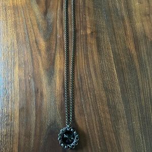 Womens necklace with chain link and black jewel flower.